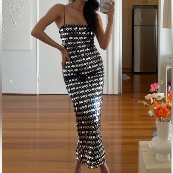 JAUS Dresses & Skirts - Lanza midi dress